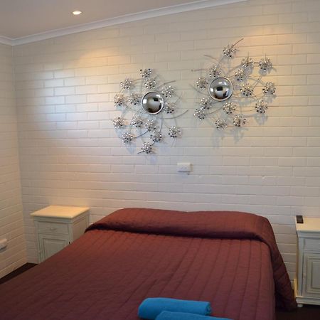 Warwick Motor Inn מראה חיצוני תמונה