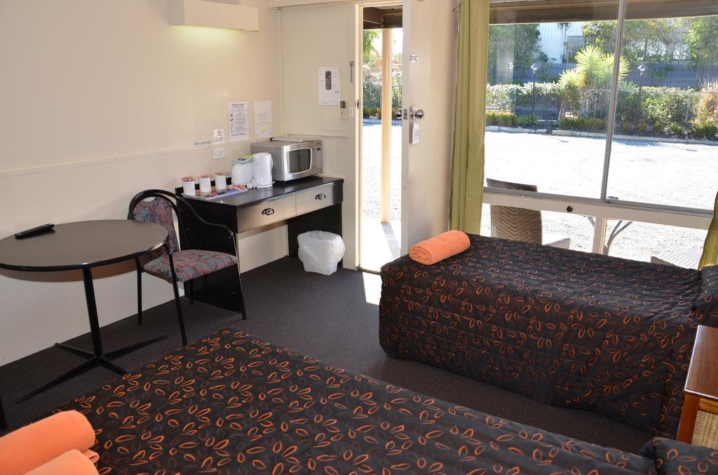 Warwick Motor Inn מראה חיצוני תמונה