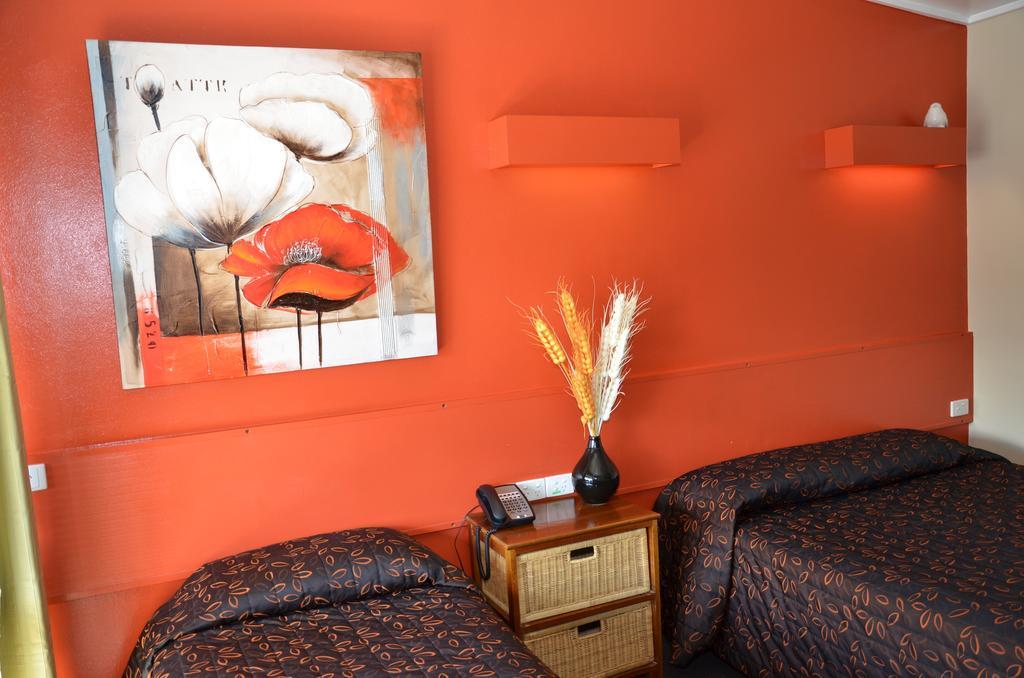 Warwick Motor Inn חדר תמונה