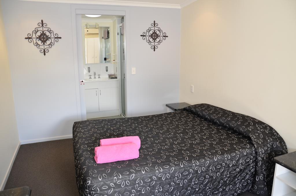 Warwick Motor Inn חדר תמונה