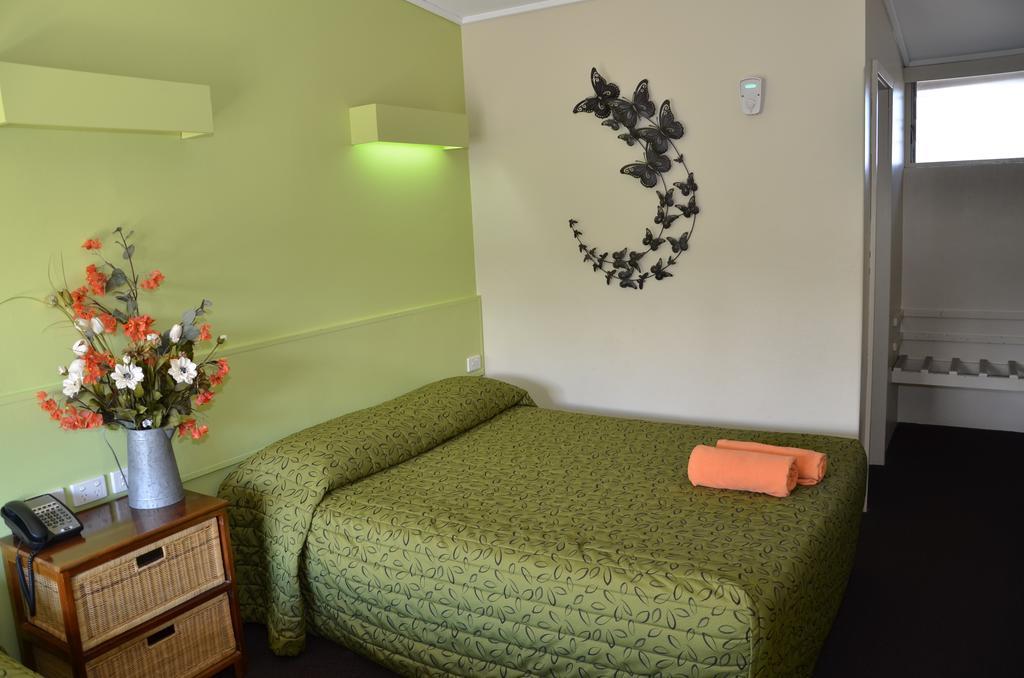 Warwick Motor Inn מראה חיצוני תמונה