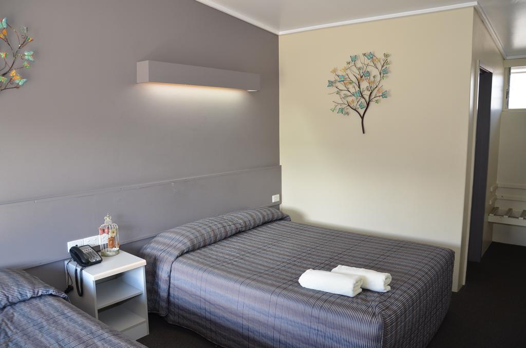 Warwick Motor Inn מראה חיצוני תמונה