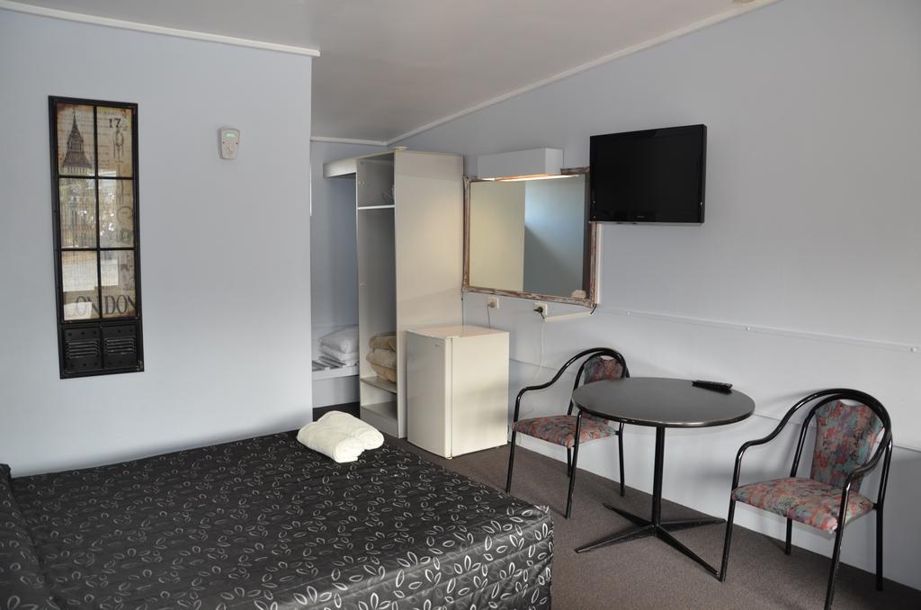 Warwick Motor Inn מראה חיצוני תמונה