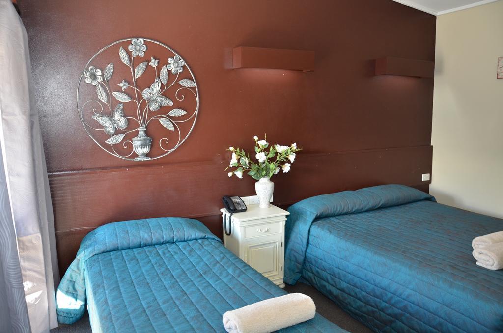 Warwick Motor Inn חדר תמונה