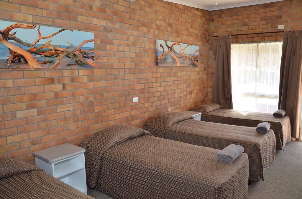 Warwick Motor Inn מראה חיצוני תמונה