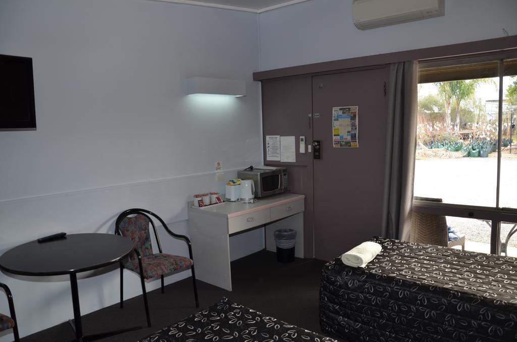 Warwick Motor Inn מראה חיצוני תמונה