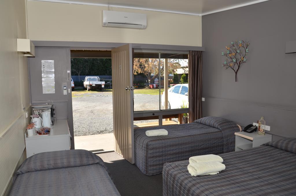 Warwick Motor Inn חדר תמונה