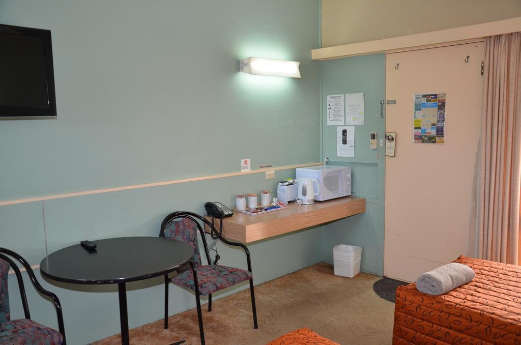 Warwick Motor Inn מראה חיצוני תמונה