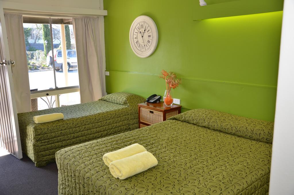 Warwick Motor Inn מראה חיצוני תמונה