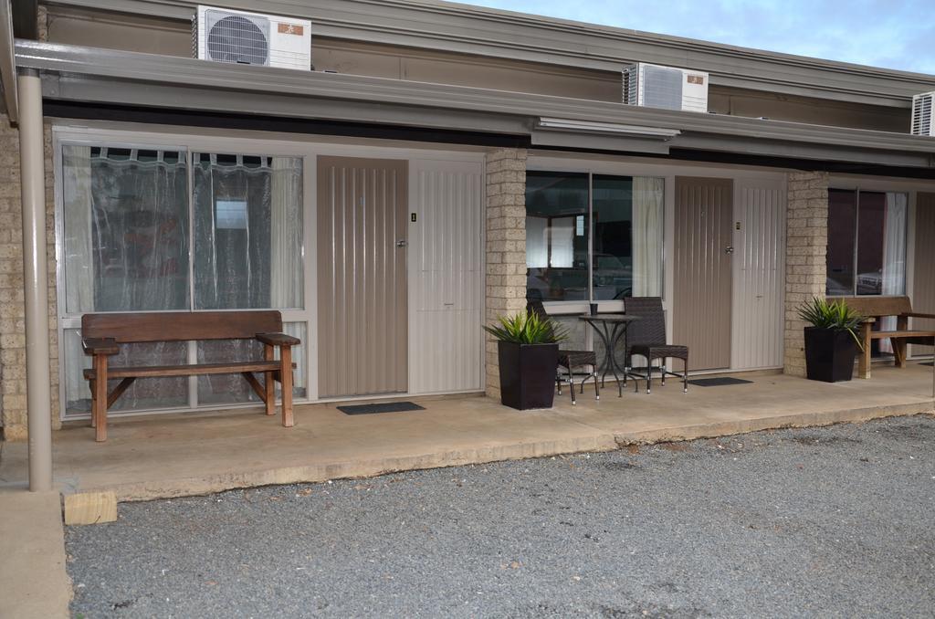 Warwick Motor Inn מראה חיצוני תמונה