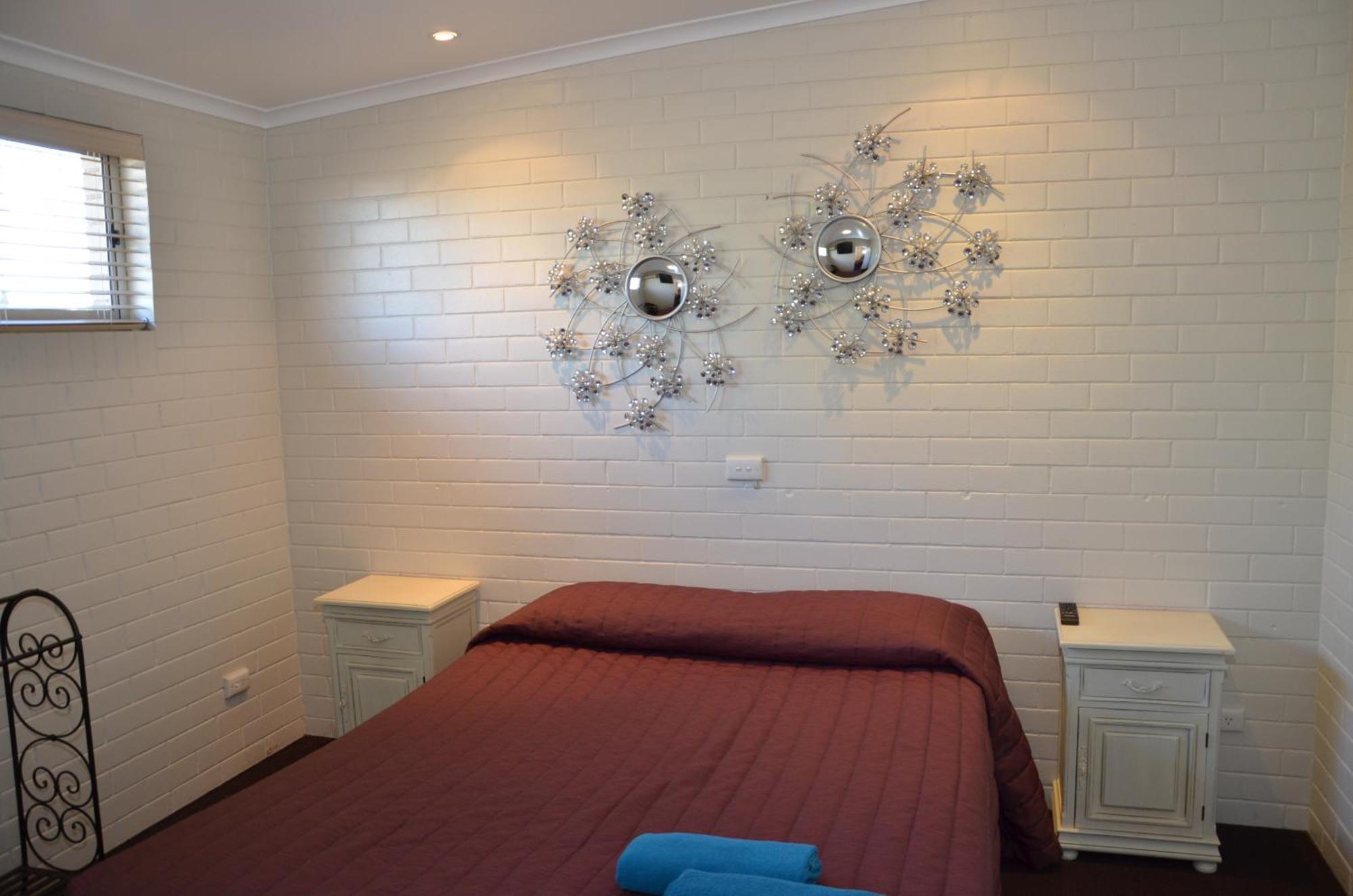 Warwick Motor Inn מראה חיצוני תמונה