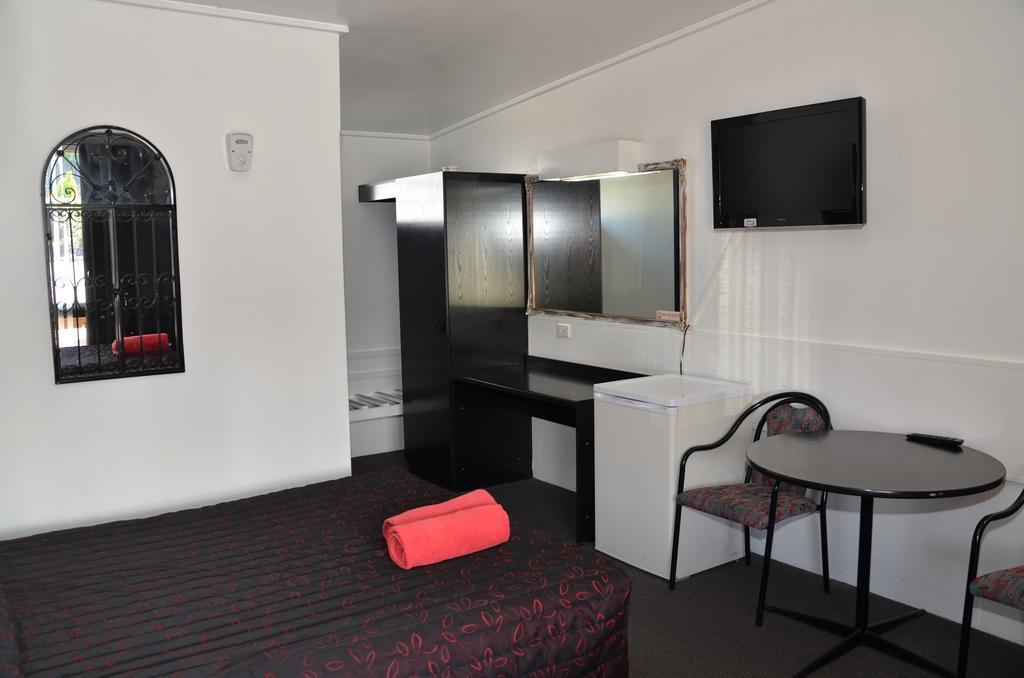 Warwick Motor Inn מראה חיצוני תמונה
