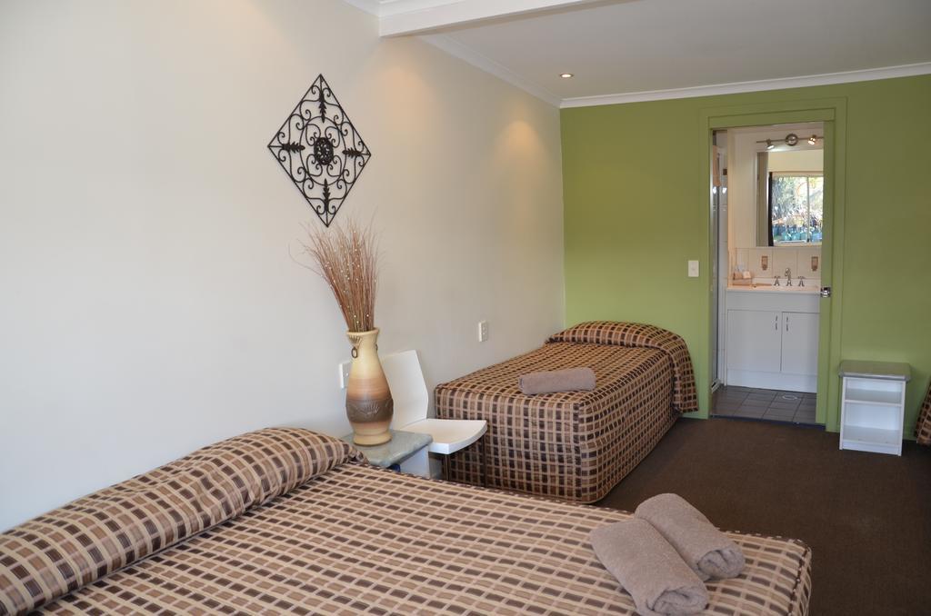 Warwick Motor Inn מראה חיצוני תמונה
