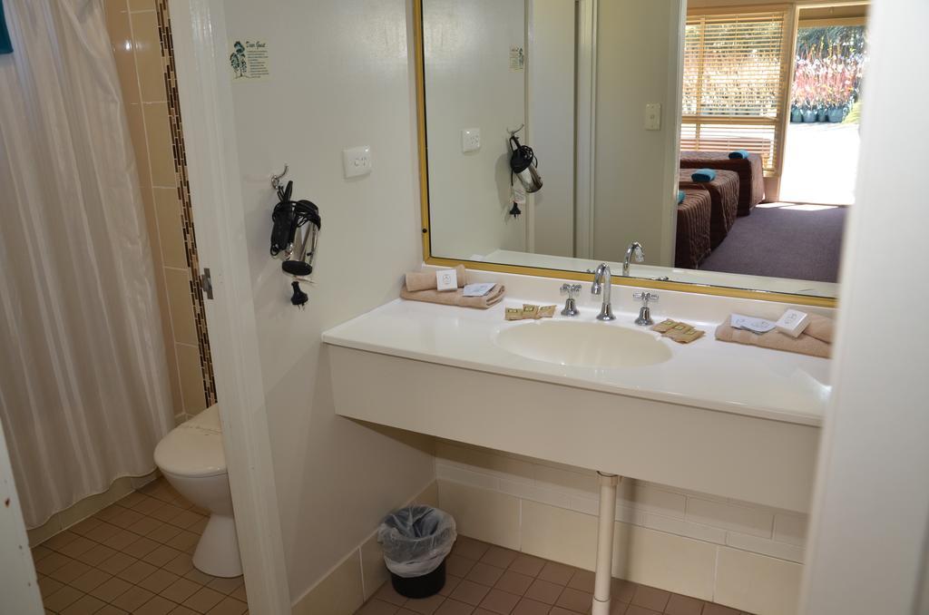 Warwick Motor Inn מראה חיצוני תמונה