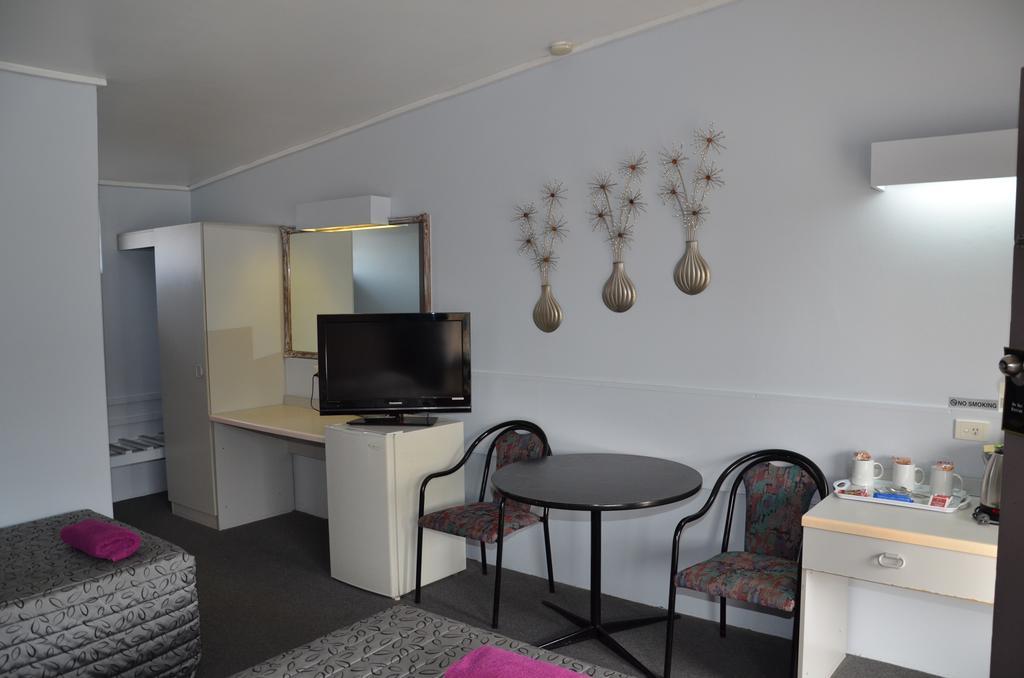 Warwick Motor Inn מראה חיצוני תמונה