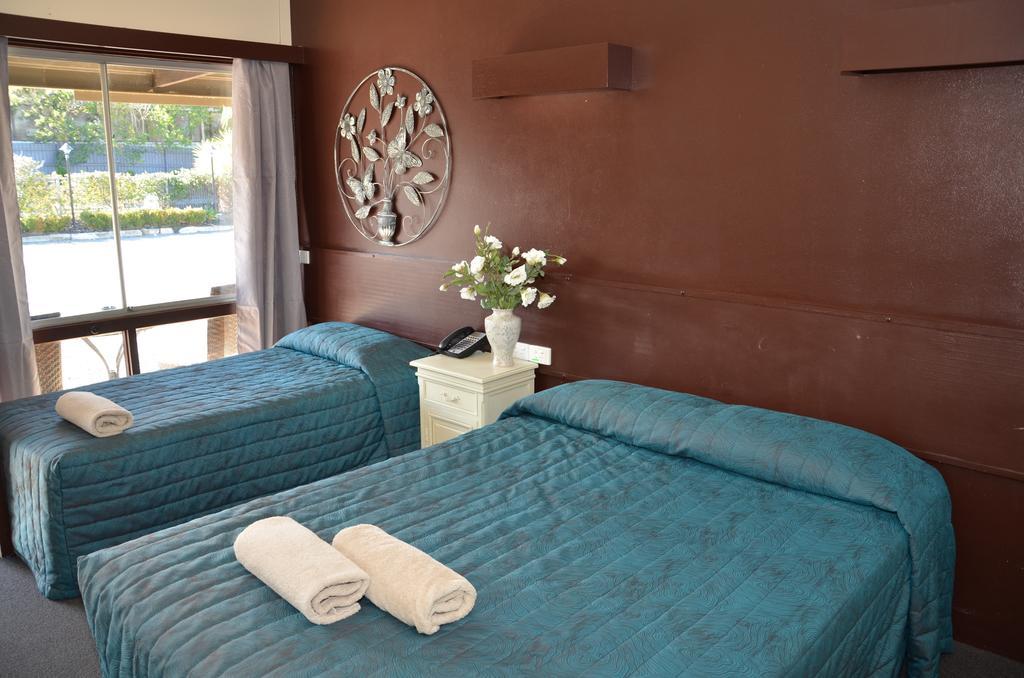 Warwick Motor Inn מראה חיצוני תמונה