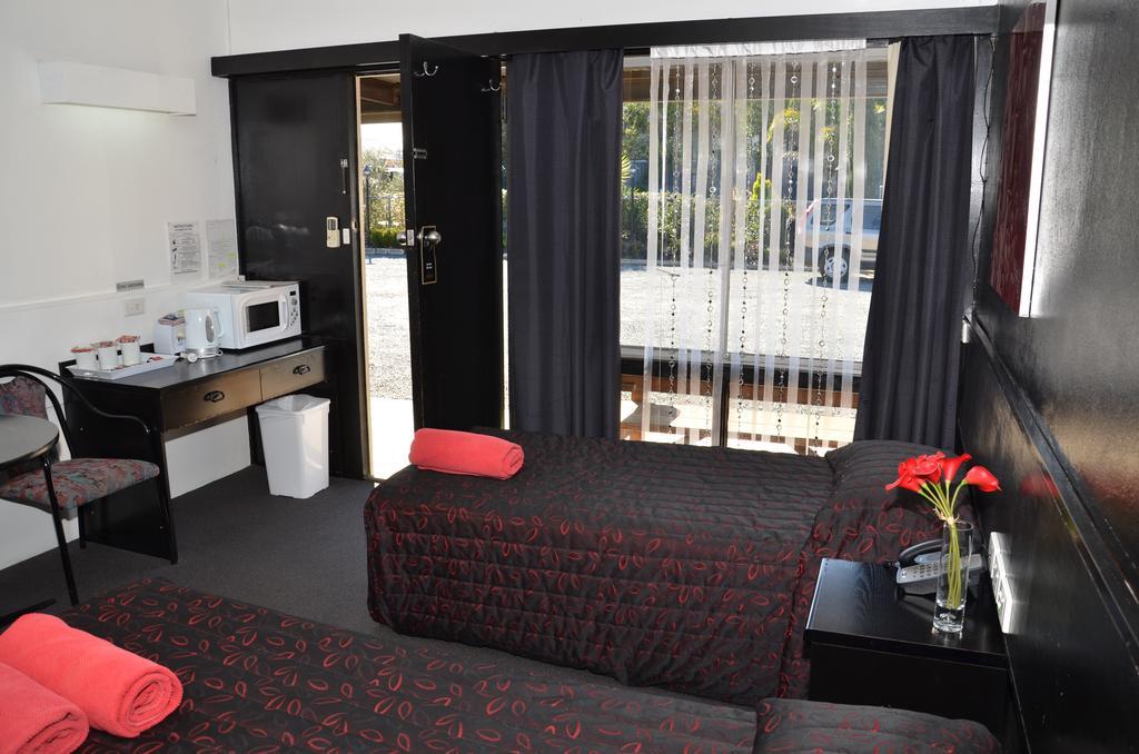 Warwick Motor Inn מראה חיצוני תמונה