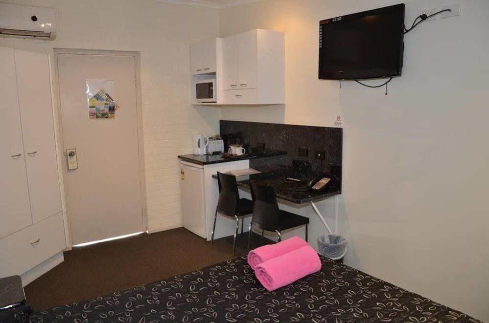 Warwick Motor Inn מראה חיצוני תמונה
