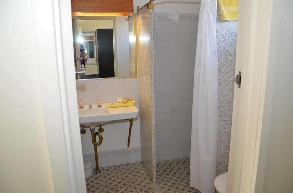 Warwick Motor Inn מראה חיצוני תמונה