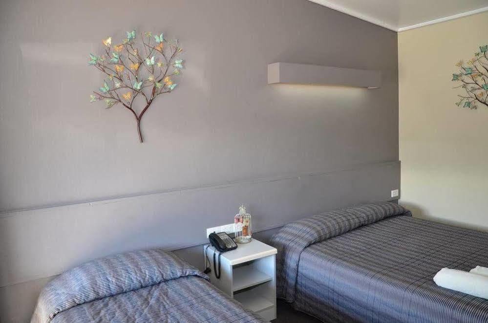 Warwick Motor Inn מראה חיצוני תמונה